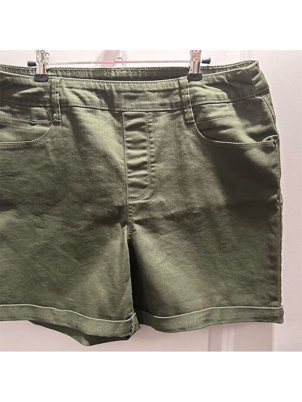 Time and Tru Women's Pull-On Shorts Green Size L Casual Summer Sweat Style